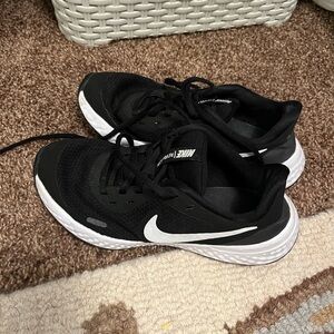 Nike Women's Black and White Athletic Shoes
